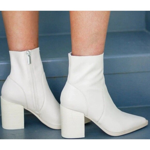 STEVE MADDEN Leather CALABRIA Stacked Heel Bootie Size 9.5 - Picture 1 of 13